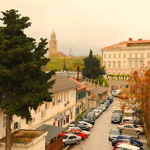 Valentino *** Split